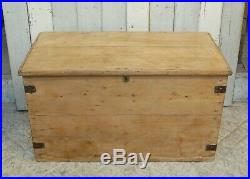 A LARGE RECLAIMED VICTORIAN RUSTIC PINE BLANKET BOX / STORAGE TRUNK Ref M1338