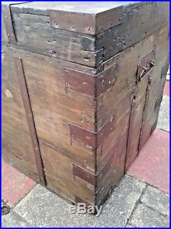 Large Antique Victorian Wooden Chest / Trunk Storage Box Coffee Table